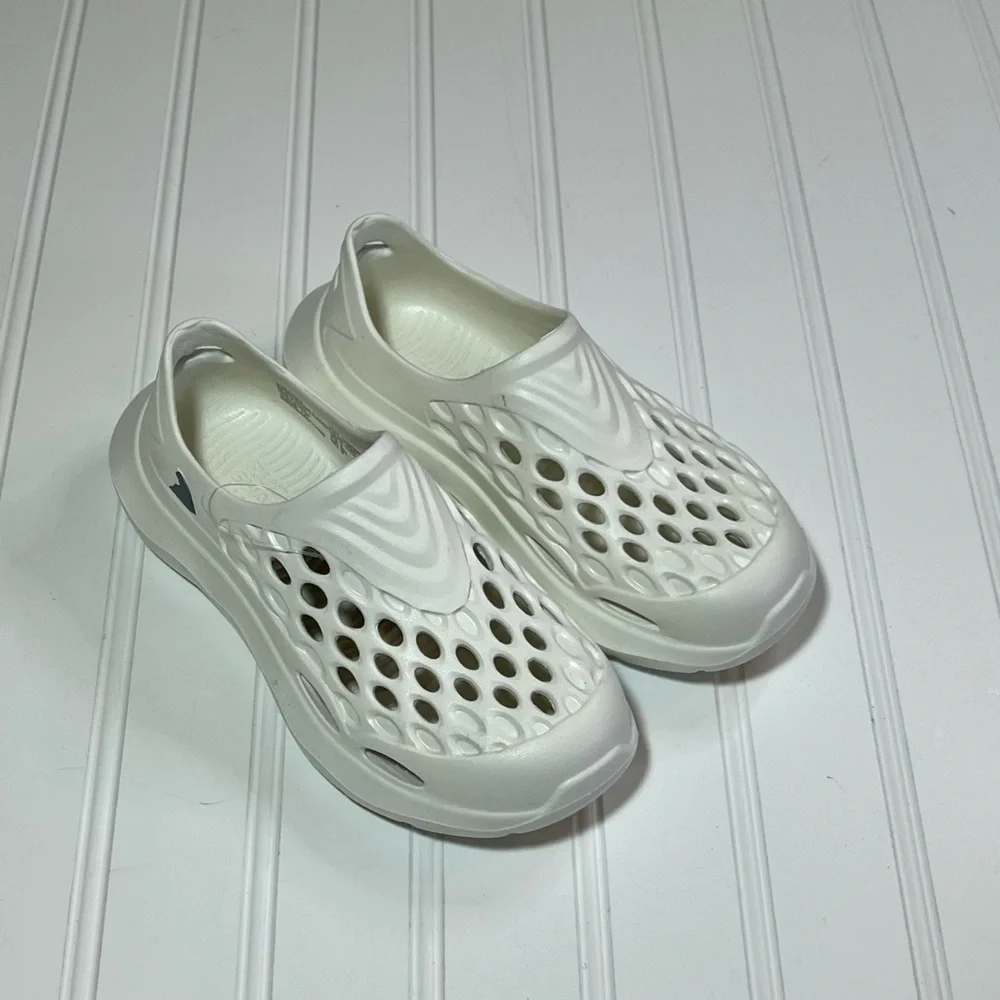 Wonder Nation Kids Size 11 White Beach Water Shoes NWT
